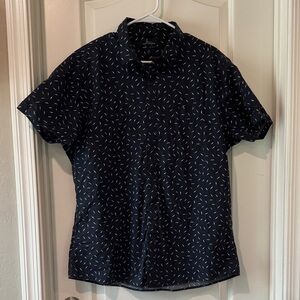 Marc Anthony Dark Blue Patterned Button Down Shirt / A37